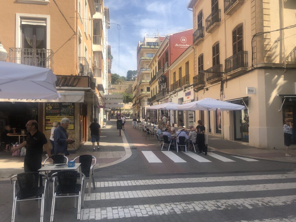 La rue Diana à Dénia